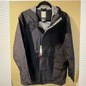 Vuori Men’s Palisades Long Rain Jacket- size: L.